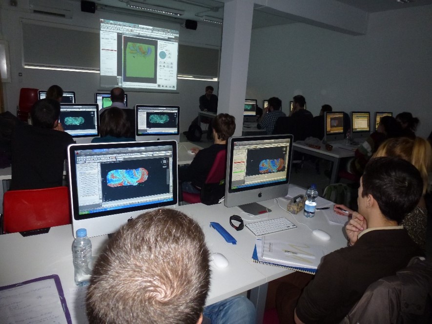 Trabajo en el aula de cartografía automática